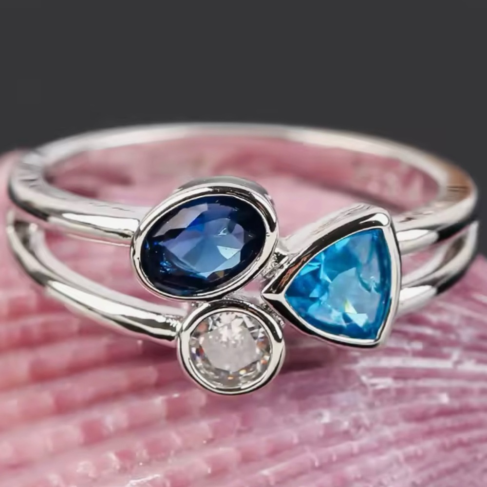 NEW Elegant Silver Ring with Blue and White Stones